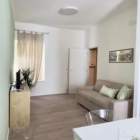 Casa In Centro Storico Di Garda * Castelnuovo del Garda