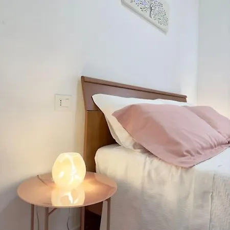 Casa In Centro Storico Di Garda * Castelnuovo del Garda